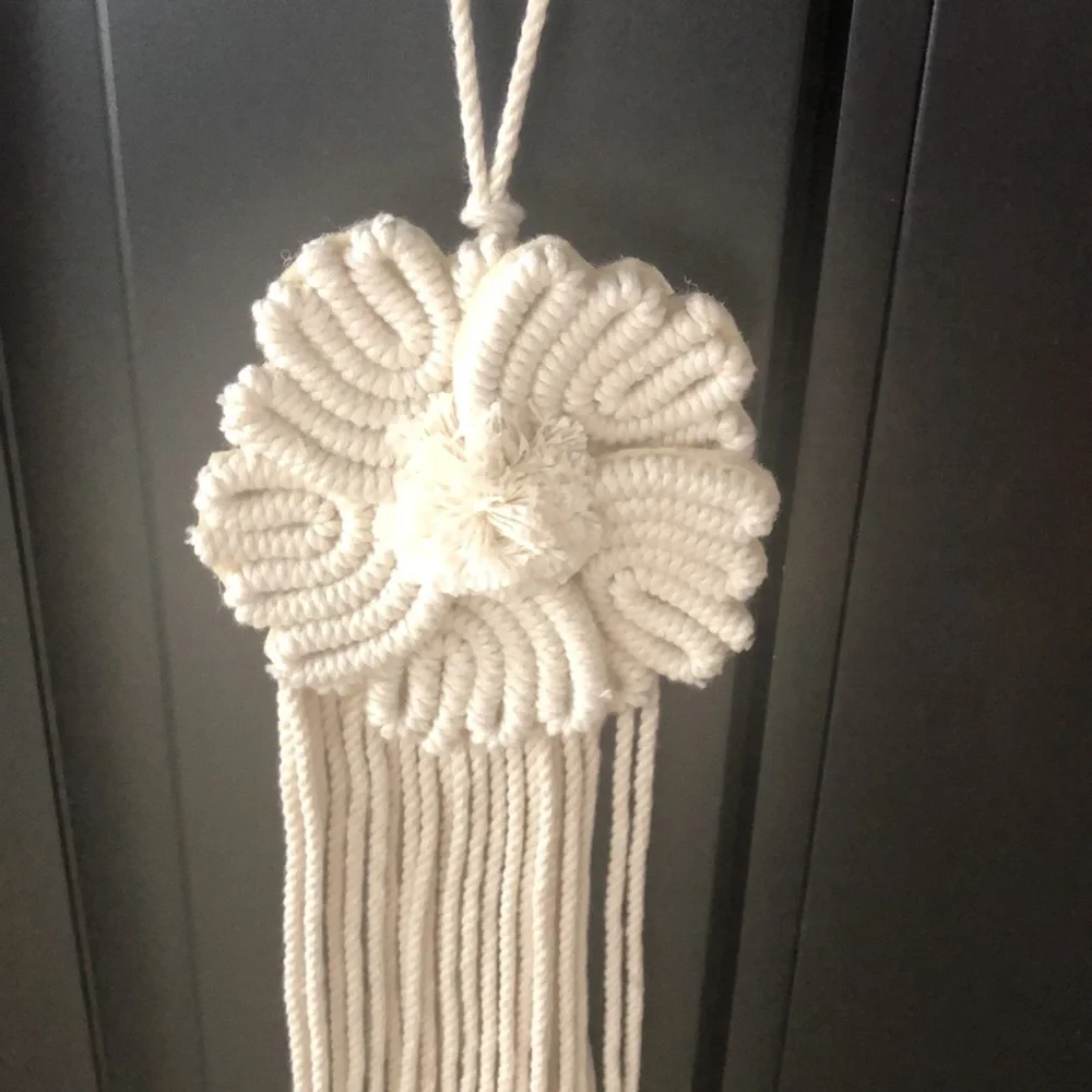 NWOT Macrame Flower Woven Wall Art Accent